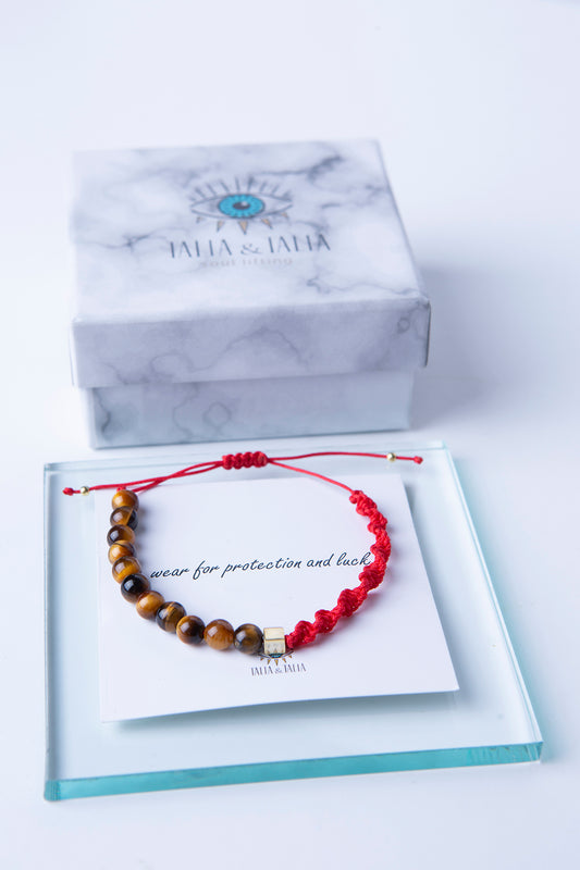 Kırmızı İp ve Kaplan Gözü Bileklik